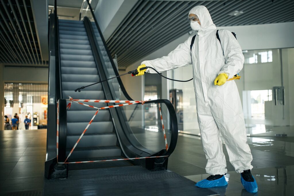 Desinfección de plagas en escaleras mecánicas: un reto para los centros comerciales